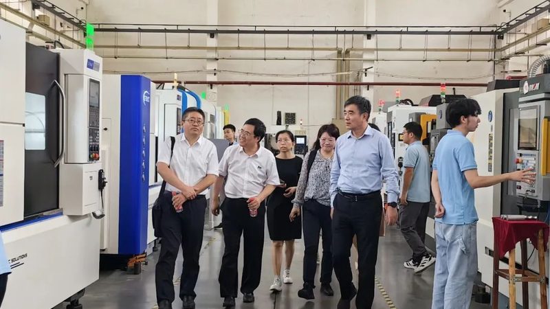 滚珠丝杠间隙调整：机械工业中的精密艺术